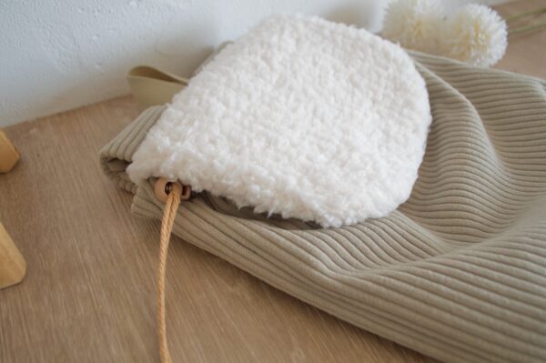 Sac à Dos personnalisé prénom Velours côtelé beige et Tissu mouton blanc cassé