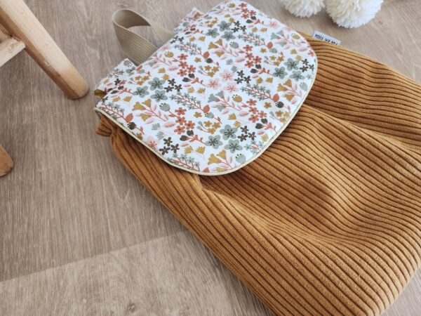 Sac à Dos personnalisé prénom Velours côtelé moutarde et imprimé fleuri