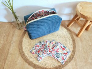 Trousse de toilette personnalisable Velours côtelé bleu canard et imprimé fleuri