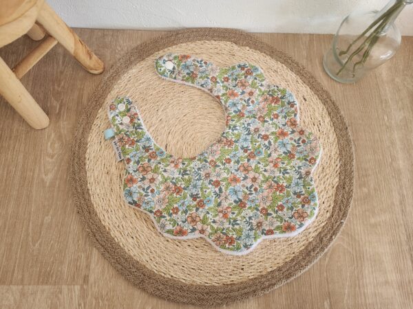 Bavoir bébé fleurs tissu coton fleuri et éponge bambou