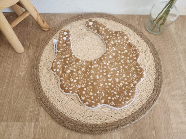 Bavoir bébé fleurs tissu coton fleuri bohème et éponge bambou