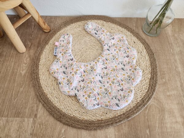 Bavoir bébé fleurs tissu coton fleuri et éponge bambou
