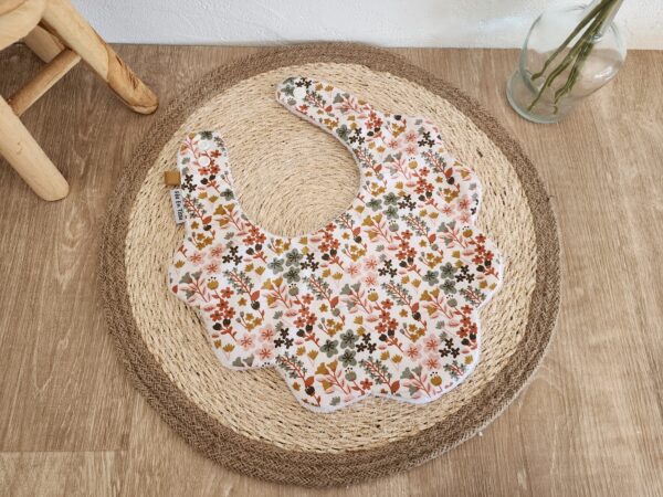 Bavoir bébé fleurs tissu coton fleuri et éponge bambou