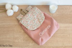 Sac à Dos personnalisé prénom toile de coton rose et imprimé petites fleurs