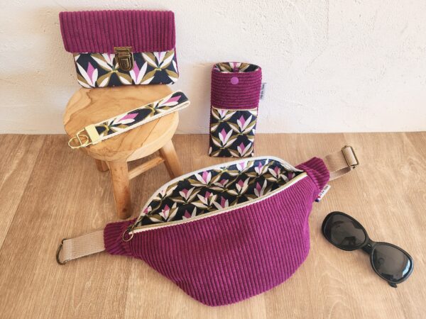 20260223_151412 Sac Banane personnalisable Velours côtelé aubergine et imprimé fleuri