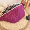 20260223_151603 Sac Banane personnalisable Velours côtelé aubergine et imprimé fleuri