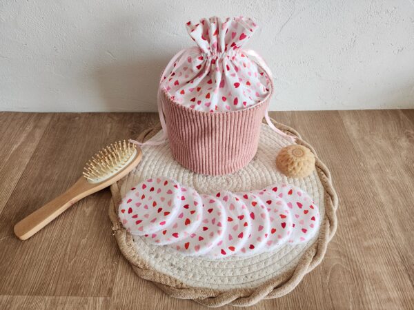 Pochon de rangement personnalisable velours rose et imprimé coeurs