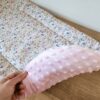 Topponcino bébé tissu petites felurs, minky rose