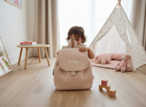 20260416_141851 (Mise en scène du produit) sac à dos maternelle personnalisé