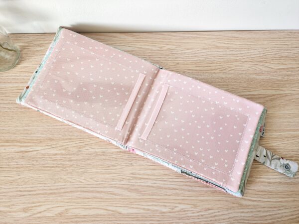20260529_093716 Album photo bébé tissu personnalisé - velours rose & imprimé biches